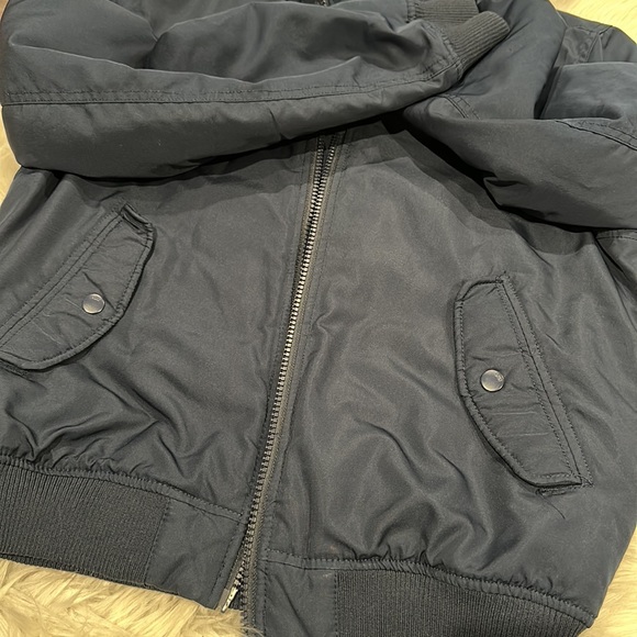 H &M - Picture 3 of 5